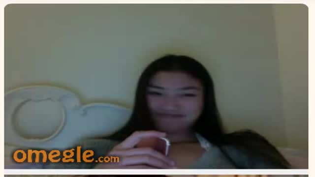Asian girl show bra and ass